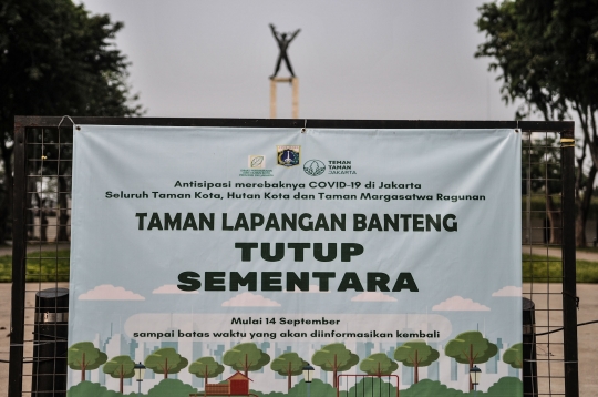 Suasana Lapangan Banteng yang Ditutup Selama PSBB Jilid 2