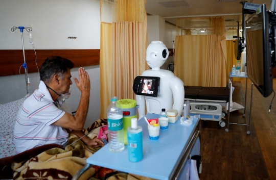 Aksi Robot Mitra di India Layani Pasien Covid-19 Bertemu Keluarga