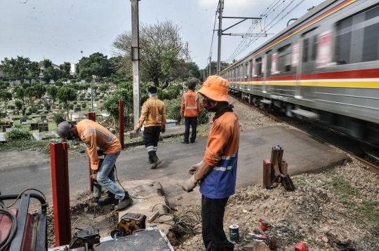 Sering Kecelakaan, Perlintasan Kereta Tanpa Palang di Tanah Kusir Dibangun Pembatas