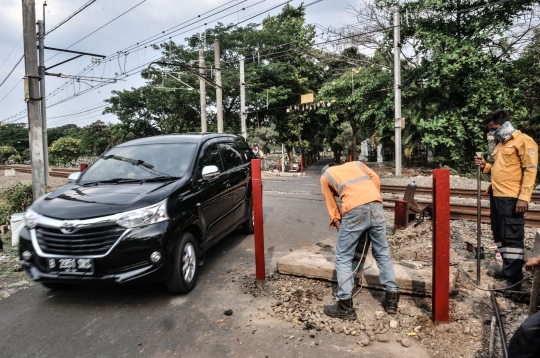 Sering Kecelakaan, Perlintasan Kereta Tanpa Palang di Tanah Kusir Dibangun Pembatas