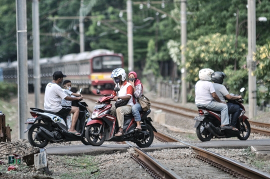 Sering Kecelakaan, Perlintasan Kereta Tanpa Palang di Tanah Kusir Dibangun Pembatas