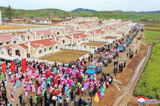 Perayaan Korban Bencana di Korea Utara Pindah ke Rumah Baru