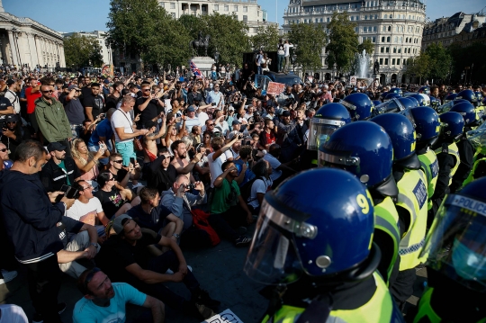 Aksi Unjuk Rasa Anti-Lockdown di London