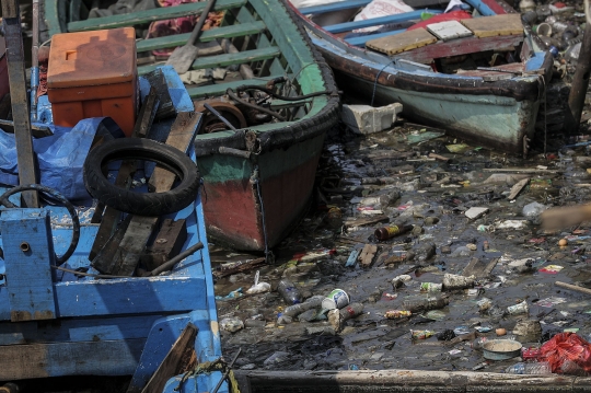 Jakarta Produksi 2.000 Ton Sampah Plastik Per Hari