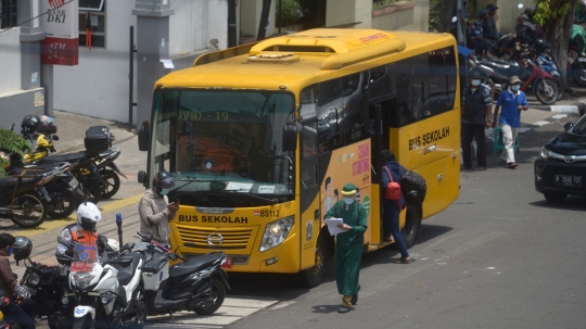 Bus Sekolah Dialihfungsikan untuk Evakuasi Pasien Covid-19