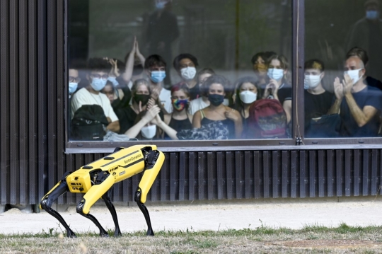 Mahasiswa Prancis Kembangan Robot Anjing untuk Industri