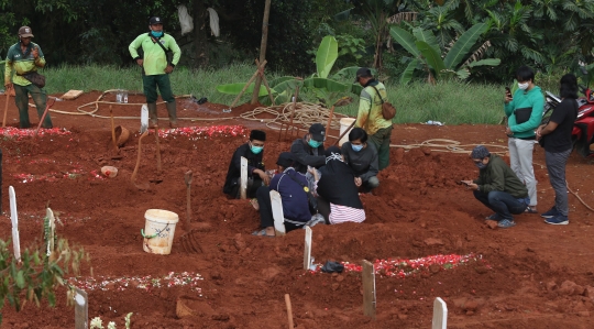 Pemprov DKI Kembali Perluas Lahan Pemakaman Korban Covid-19