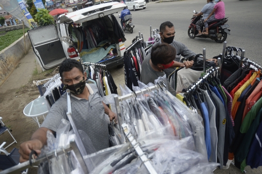 Kisah Pengusaha Alat Sewa Pesta Kini Bertahan Hidup dari Baju Bekas Impor