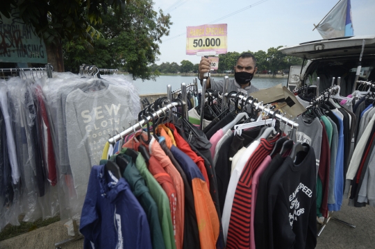 Kisah Pengusaha Alat Sewa Pesta Kini Bertahan Hidup dari Baju Bekas Impor