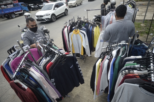 Kisah Pengusaha Alat Sewa Pesta Kini Bertahan Hidup dari Baju Bekas Impor