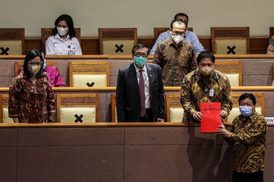 Suasana Rapat Pengesahan UU Omnibus Law Cipta Kerja