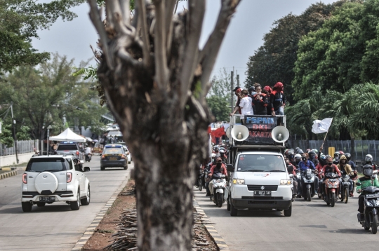 Aksi Ratusan Buruh Jakarta Tolak Omnibus Law Cipta Kerja