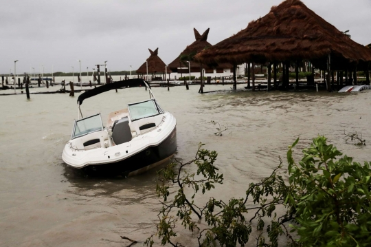 Badai Delta Menghantam Meksiko