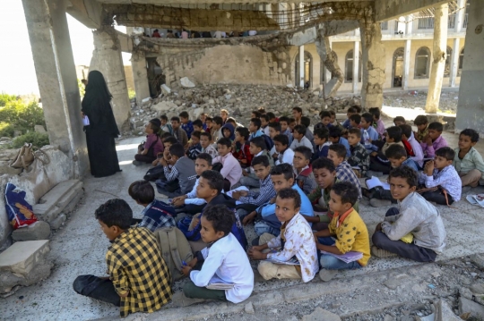 Keprihatinan Pelajar di Yaman Meraih Ilmu di Sekolah Nyaris Ambruk