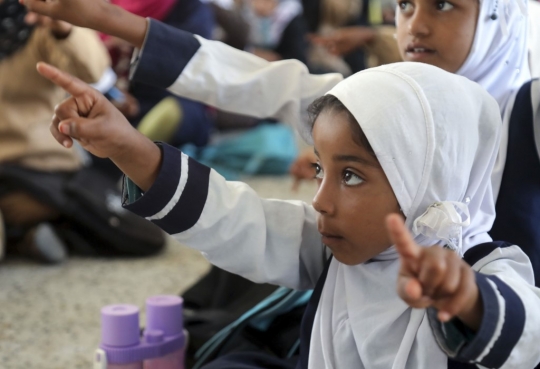 Keprihatinan Pelajar di Yaman Meraih Ilmu di Sekolah Nyaris Ambruk