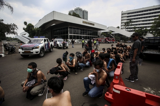 Ratusan Pemuda Diamankan di Lapangan DPR