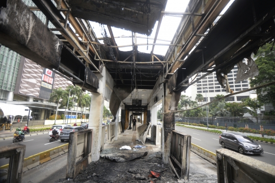 Kondisi Halte Transjakarta yang Hangus Dibakar Massa Saat Demo Kemarin