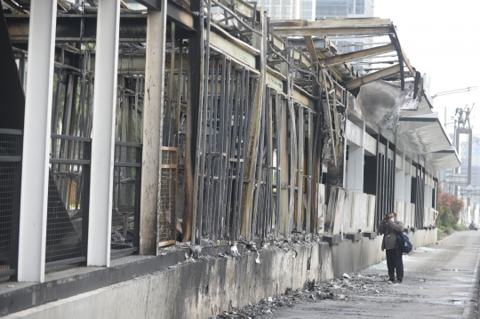 Kondisi Halte Transjakarta yang Hangus Dibakar Massa Saat Demo Kemarin