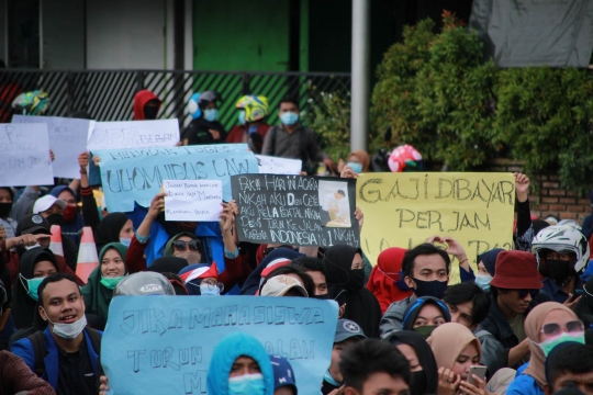 Ratusan Mahasiswa Kembali Turun ke Jalan Tolak Omnibus Law