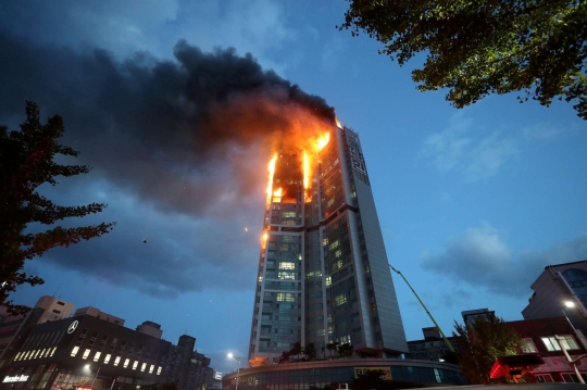 Api Lahap Apartemen 33 Lantai di Korea Selatan