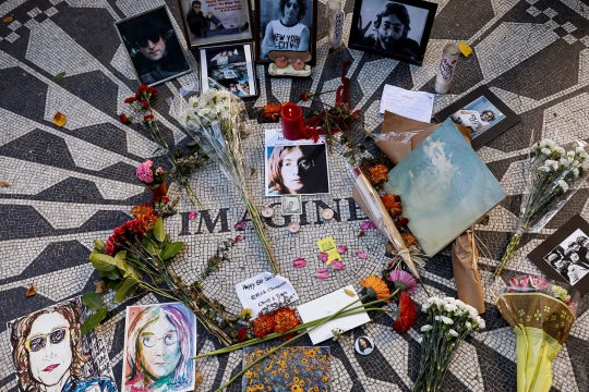 Penggemar Peringati Ulang Tahun ke-80 John Lennon