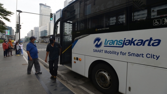 Banyak Halte Rusak, Transjakarta Tetap Beroperasi Normal