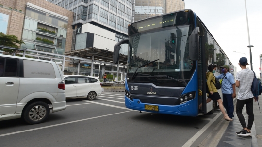 Banyak Halte Rusak, Transjakarta Tetap Beroperasi Normal