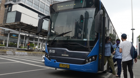 Banyak Halte Rusak, Transjakarta Tetap Beroperasi Normal