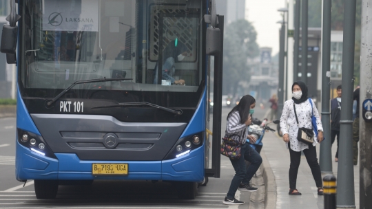 Banyak Halte Rusak, Transjakarta Tetap Beroperasi Normal