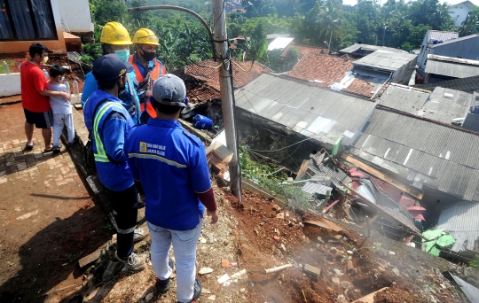 Kondisi Longsor yang Sebabkan Banjir di Jagakarsa