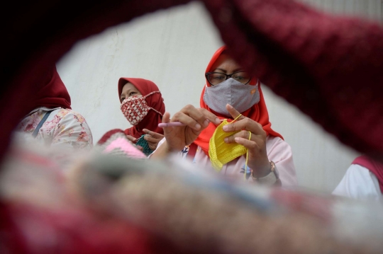 Kreativitas Ibu-Ibu di Pamulang Sulap Wol Jadi Karya Kerajinan Bernilai