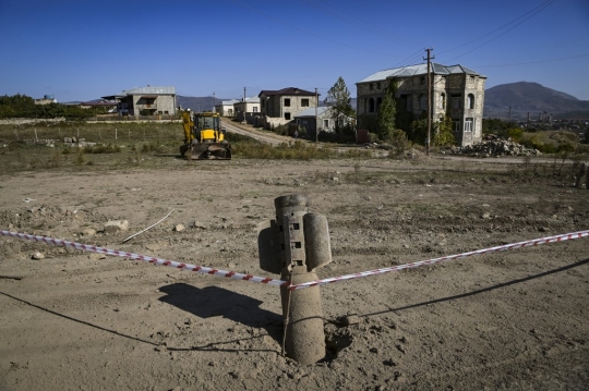 Rudal-Rudal 'Nyungsep' Gagal Meledak Saat Armenia Vs Azerbaijan