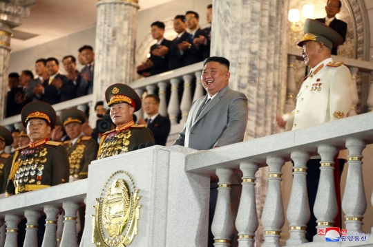 Momen Kim Jong-un Berkaca-kaca Saat Pidato di Parade Militer