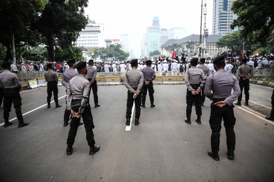 Massa Aksi Tolak Omnibus Law Mulai Penuhi Kawasan Patung Kuda