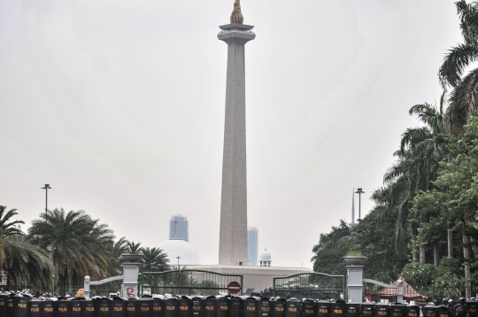 Aksi Pasukan Brimob Amankan Bentrokan Massa