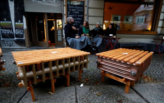 Antisipasi Corona Saat Cuaca Dingin, Restoran di Jerman Sediakan Bangku Panas