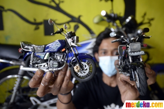Foto Pria Ciputat Ciptakan Motor  RX  King  dari  Limbah 