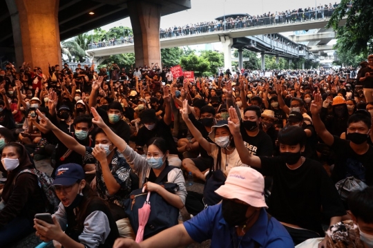 Aksi Massa Pro-Demokrasi di Thailand Terus Bertambah