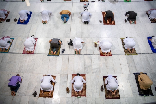 Pertama Kalinya, Masjidil Haram Kembali Dibuka untuk Salat Berjemaah