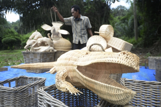 Dampak Pandemi, Pengrajin Anyaman Rotan Sepi Pesanan