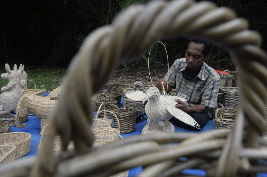 Dampak Pandemi, Pengrajin Anyaman Rotan Sepi Pesanan