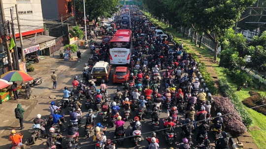 Penampakan Kemacetan Parah di Tanjung Barat Kala PSBB Transisi