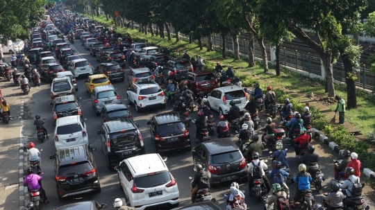 Penampakan Kemacetan Parah di Tanjung Barat Kala PSBB Transisi