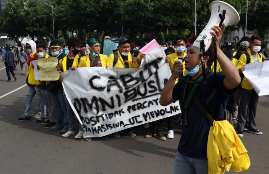 Orasi Mahasiswa Dalam Aksi Tolak UU Cipta Kerja