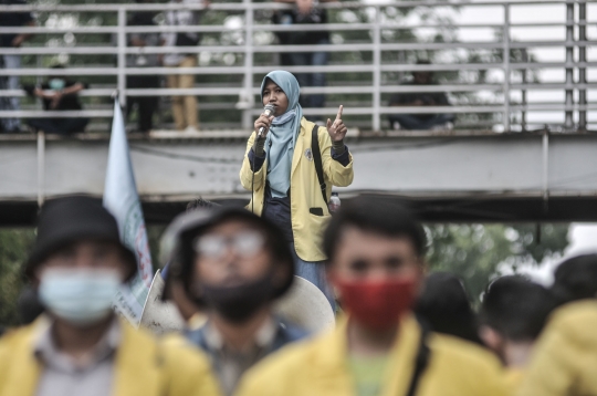 Semangat Perempuan di Tengah Aksi Tolak UU Cipta Kerja