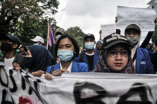 Semangat Perempuan di Tengah Aksi Tolak UU Cipta Kerja