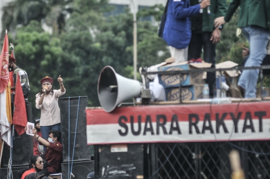 Semangat Perempuan di Tengah Aksi Tolak UU Cipta Kerja