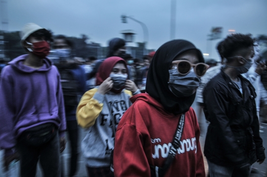 Semangat Perempuan di Tengah Aksi Tolak UU Cipta Kerja