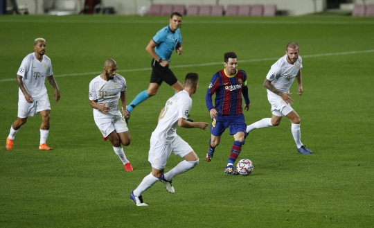 Barcelona Bantai Ferencvaros 5-1 dengan 10 Pemain