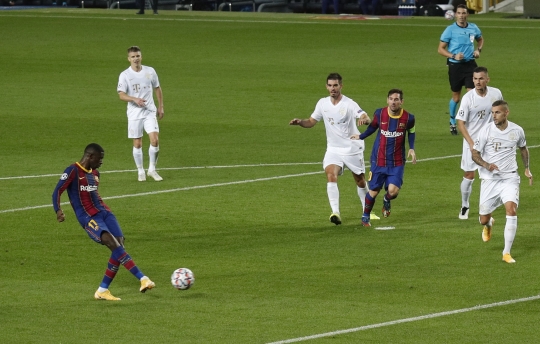 Barcelona Bantai Ferencvaros 5-1 dengan 10 Pemain